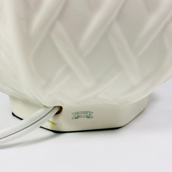 RARE !! Vintage Belleek Ireland Shamrock Table Lamp - Picture 4 of 6